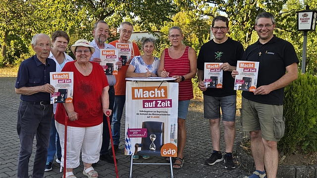 von li.: B. Köberlein, I. Kelly-Probst, U. Köberlein, R. Probst, K. und Ch. Kalb, U. Bach, St. Herold, J. Rees